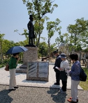 広島城左側広場にある加藤友三郎元首相像