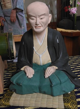 賴山陽像は２０㎝くらい