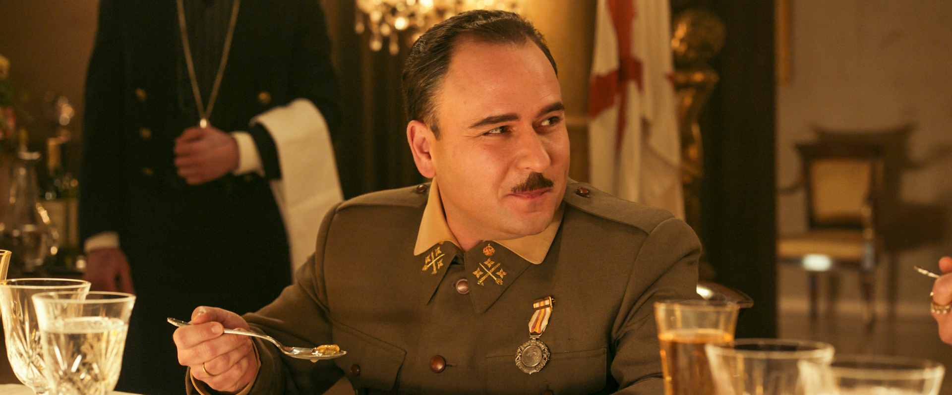 A CENA CON IL DITTATORE  lunedì 27, martedì 28, mercoledì 29: ore 21:00 #acenaconildittatore