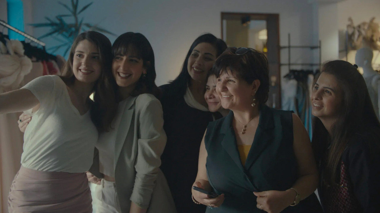 HAPPY HOLIDAYS  lunedì 11, martedì 12, mercoledì 13, giovedì 14: ore 21:00 #happyholidays #happyholidayilfilm