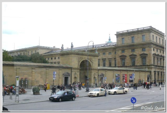 Hofgartentor und Residenz  am Odeonsplatz