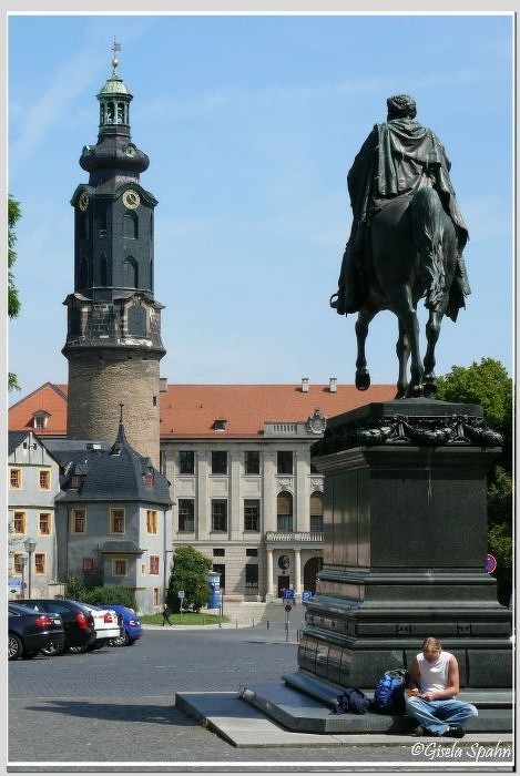 Residenzschloss und Carl-August-Denkmal