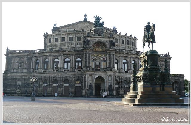 Semperoper und König-Johann-Denkmal