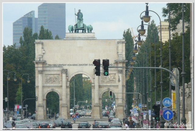 Die Ludwigstraße mit Blick auf das Siegestor