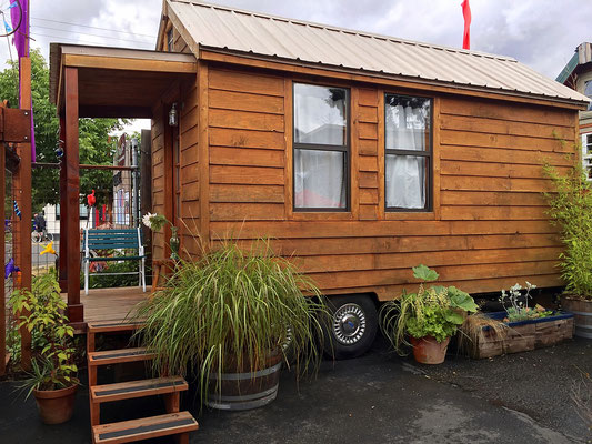 rosebud tiny house  caravan tiny house hotel 