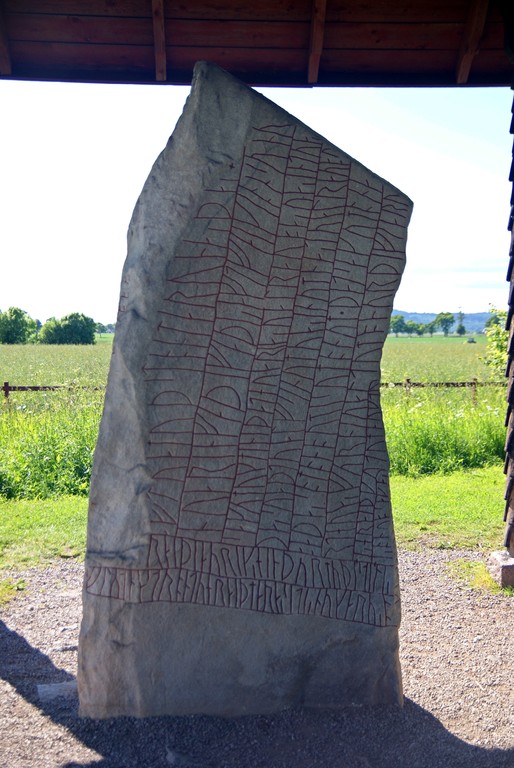 Runenstein Vorderseite
