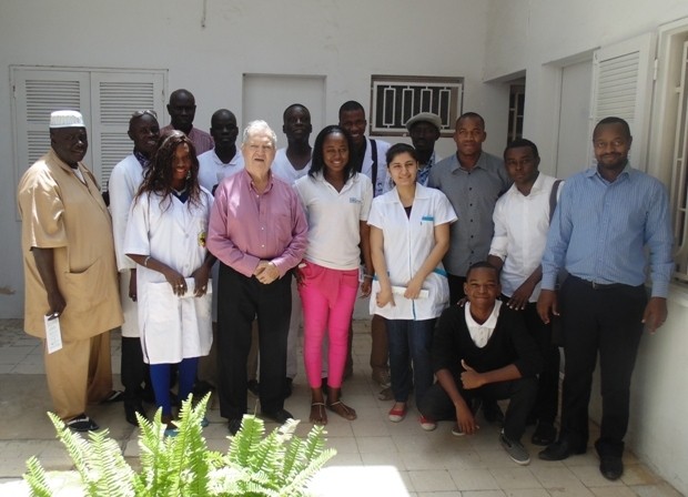 L'équipe de l'Hopital Principal de Dakar avec la Direction de Batisup