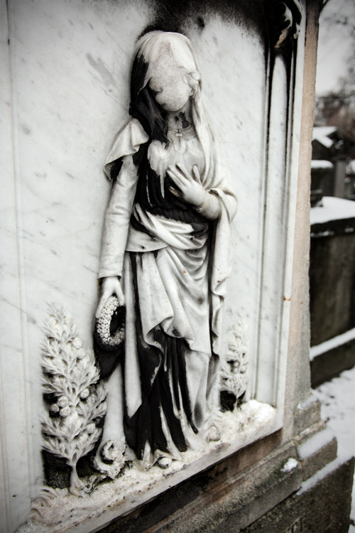 Faceless, Père Lachaise, Paris, France. (2010)