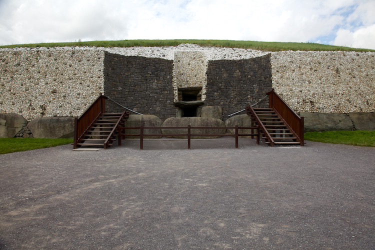 Neolithic passage grave, Newgrange, Boyne Valley, County Meath