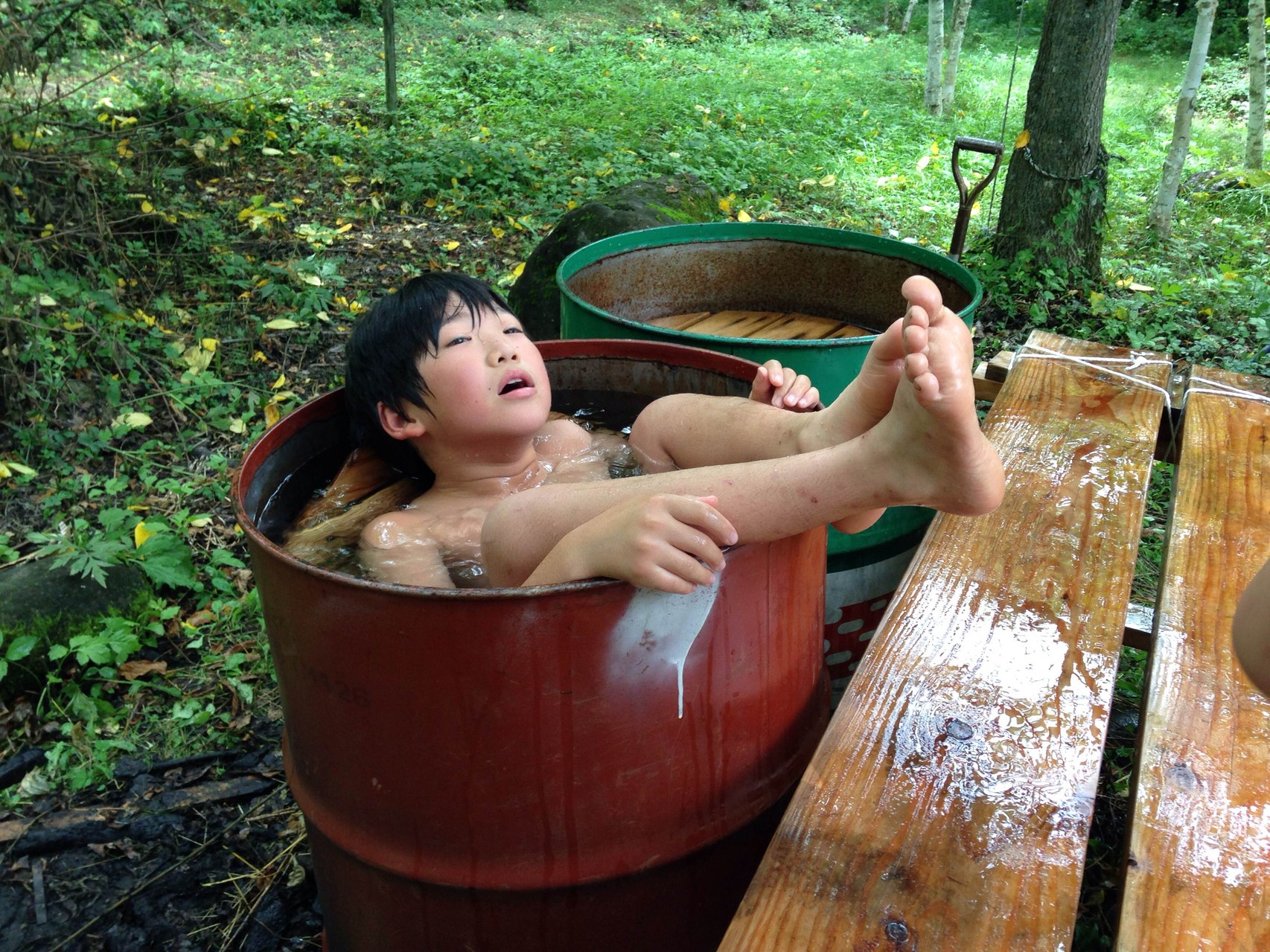 ドラム缶の野外露天風呂で贅沢なひととき