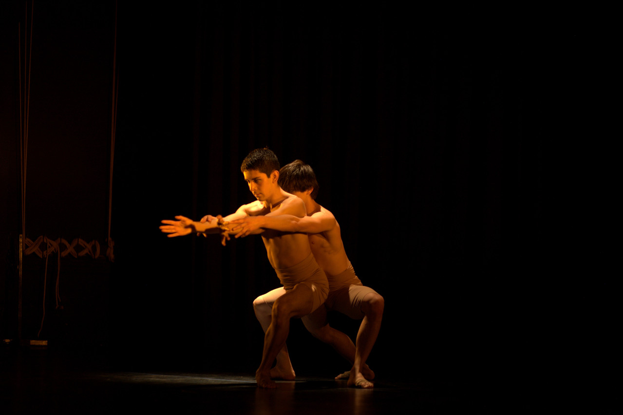 Cía.Mo-Mo Dúo "Tuba Mirum" Intértpretes Benjamín Marchant-Cristhián Marambio Jul-2013
