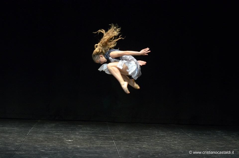 Obra Queltehues Italia 2012 Coreografía A.L.Baquedano Intérprete Laura Ahumada