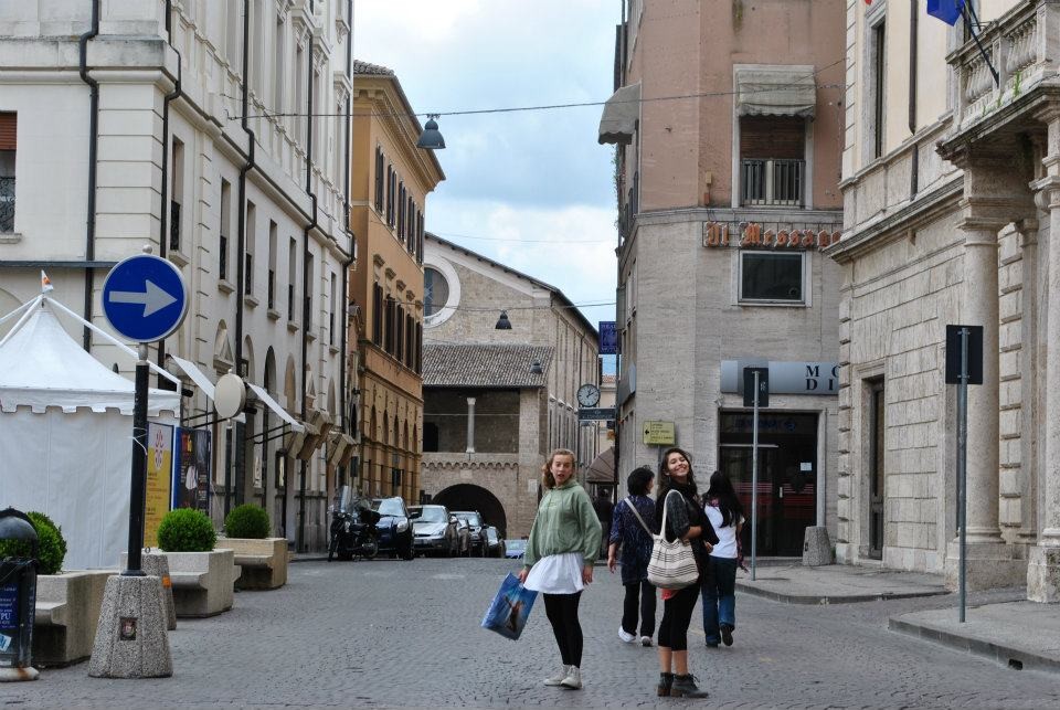 Viaje  cía. Mo-Mo a Italia Festival Città Di Rieti mayo 2012