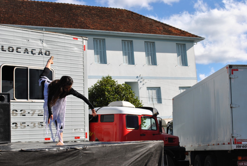 le Mort, muestra en pinto banderas br.