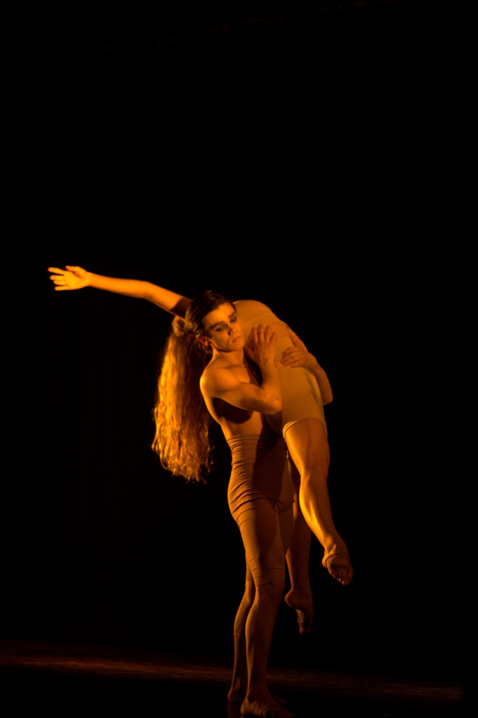 Cía. Mo-Mo Dúo "Benedictus" Intérpretes Laura Ahumada-Benjamín Marchant Jul-2013