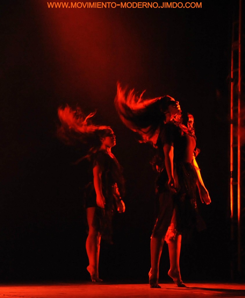 Obra Gárgolas 1º lugar bento-em-danca Brasil 2012 , imágenes Solange Avelino 