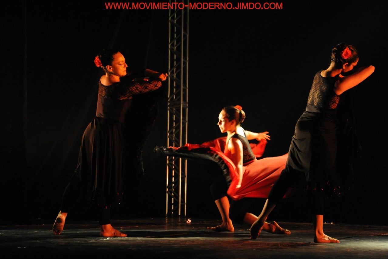 Curso Adultos en cía Mo-Mo ..Obra Lágrimas negras 1º lugar Brasil 2012 