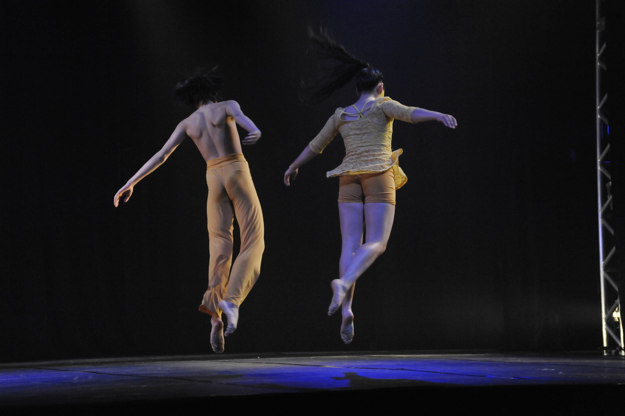 Cía Mo-Mo; Ana Luisa Baquedano Movimiento-Moderno / Allegreto In Bermello / 1° Lugar bento-em-danca oct. 2013