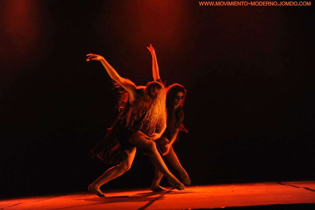 Obra Gárgolas 1º lugar bento-em-danca Brasil 2012 , imágenes Solange Avelino