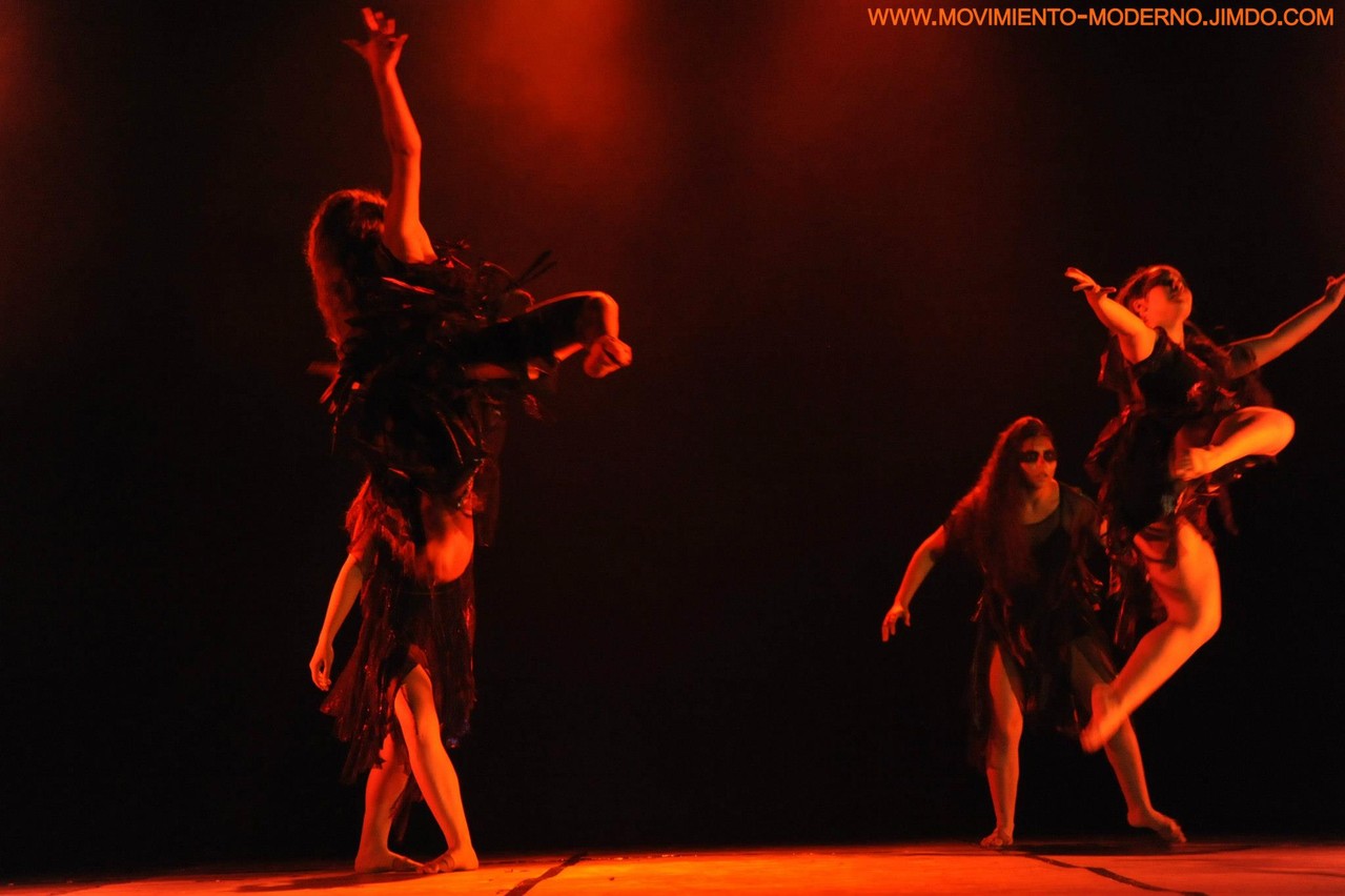 Obra Gárgolas 1º lugar bento-em-danca Brasil 2012 , imágenes Solange Avelino
