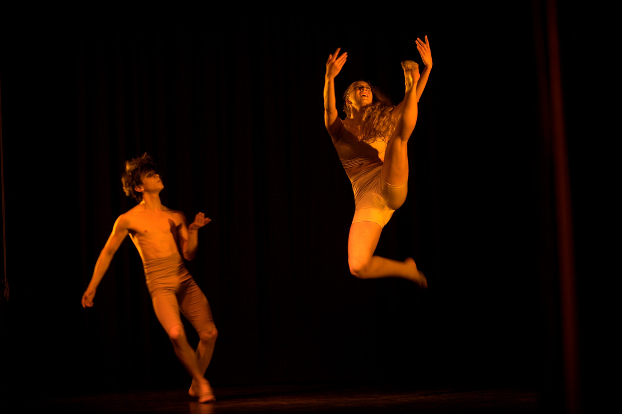 Cía. Mo-Mo Dúo "Benedictus" Intérpretes Laura Ahumada-Benjamín Marchant Jul-2013