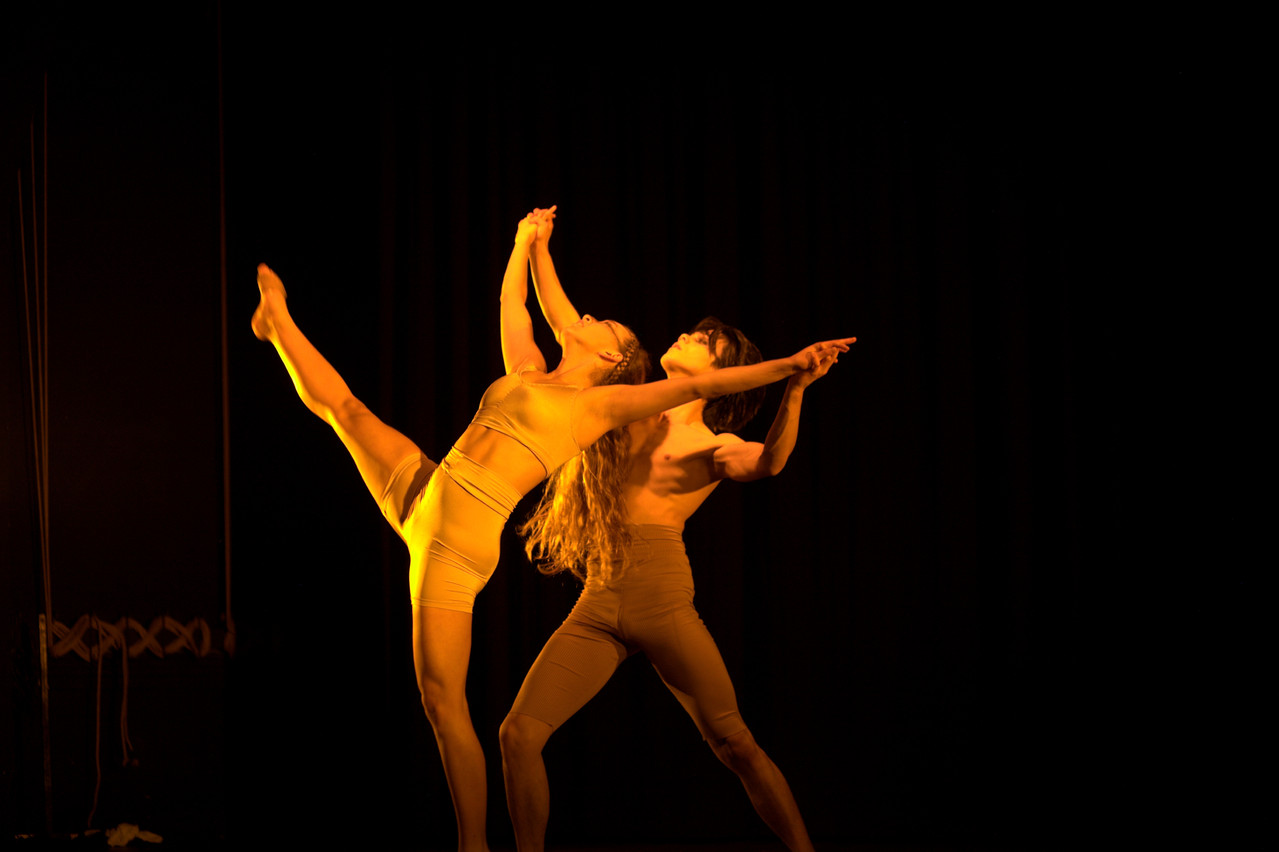 Cía. Mo-Mo Dúo "Benedictus" Intérpretes Laura Ahumada-Benjamín Marchant Jul-2013