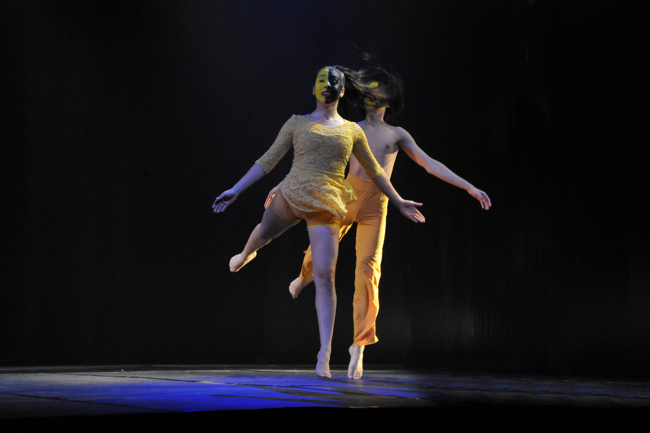 Cía Mo-Mo; Ana Luisa Baquedano Movimiento-Moderno / Allegreto In Bermello / 1° Lugar bento-em-danca oct. 2013