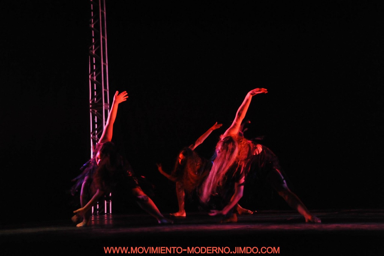 Obra Gárgolas 1º lugar bento-em-danca Brasil 2012 , imágenes Solange Avelino