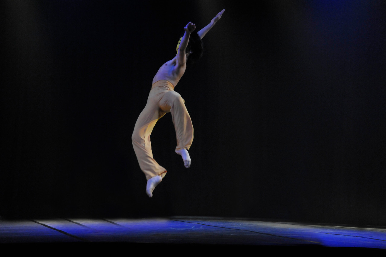 Cía Mo-Mo; Ana Luisa Baquedano Movimiento-Moderno / Allegreto In Bermello / 1° Lugar bento-em-danca oct. 2013