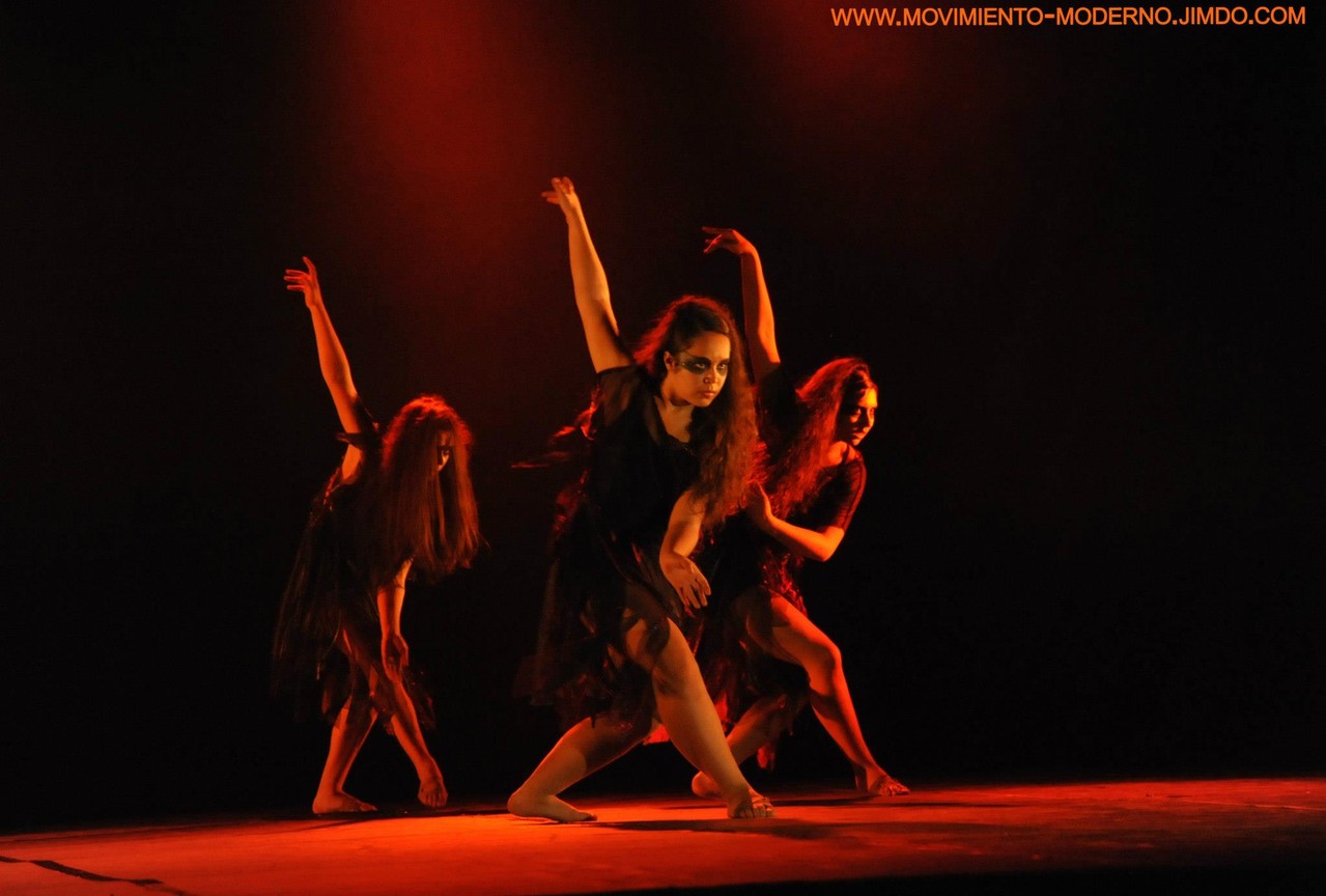 Obra Gárgolas 1º lugar bento-em-danca Brasil 2012 , imágenes Solange Avelino