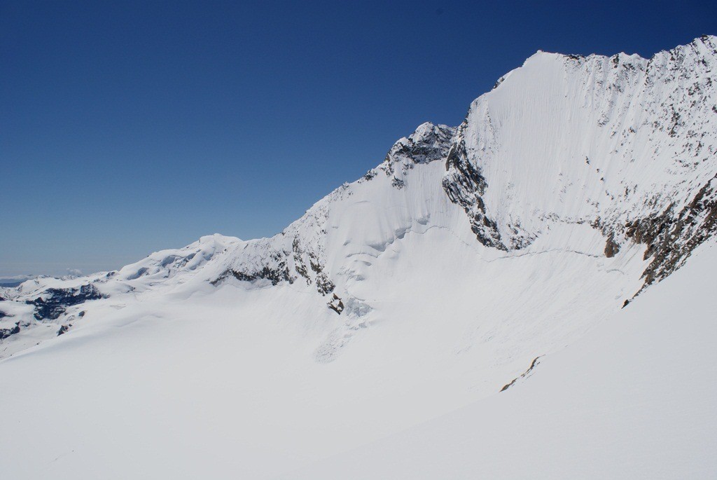 wir entdecken zwei Skispuren in der Lenzspitze Nordwand