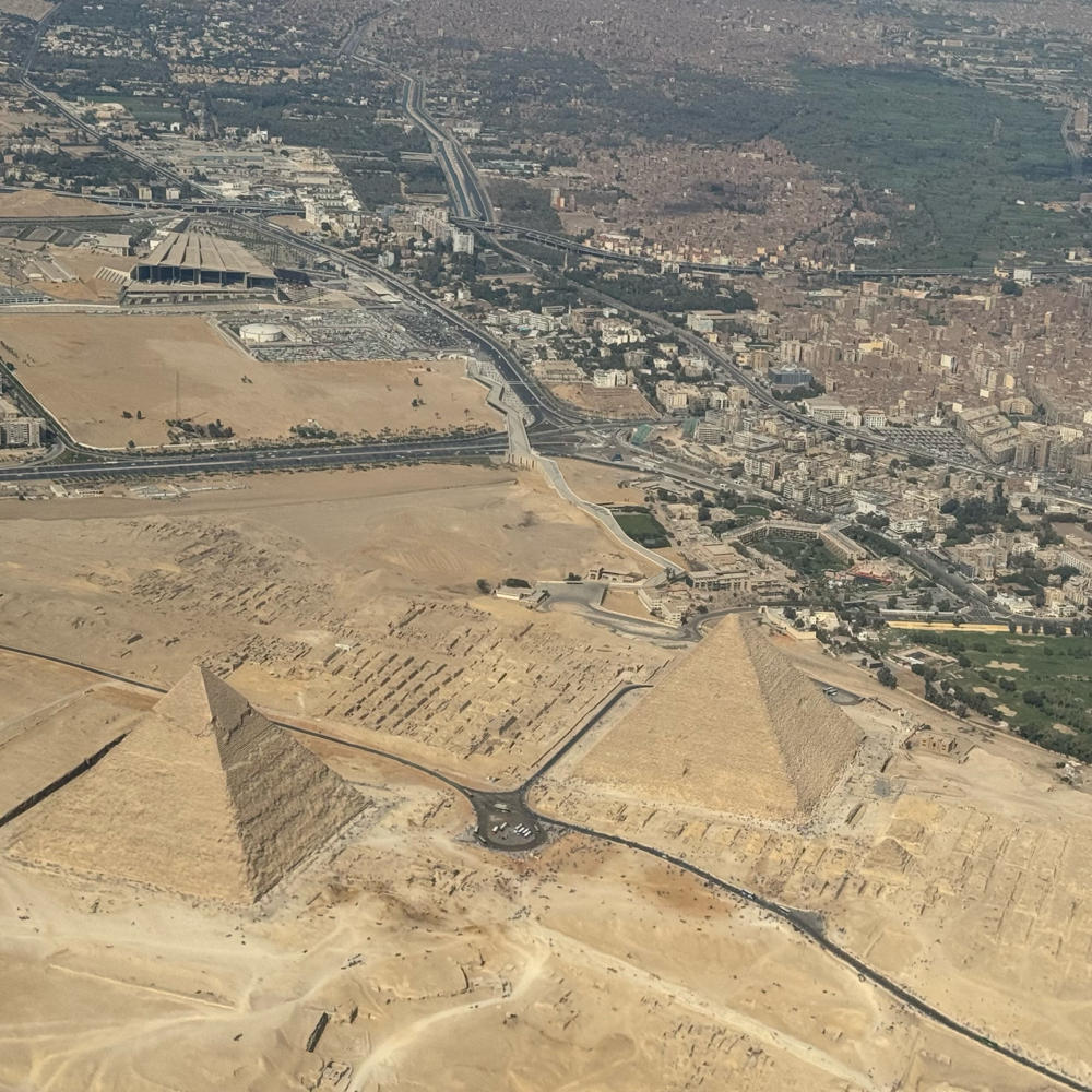Cheops und Chefren mit GEM im Hintergrund oberhalb der linken Pyramide