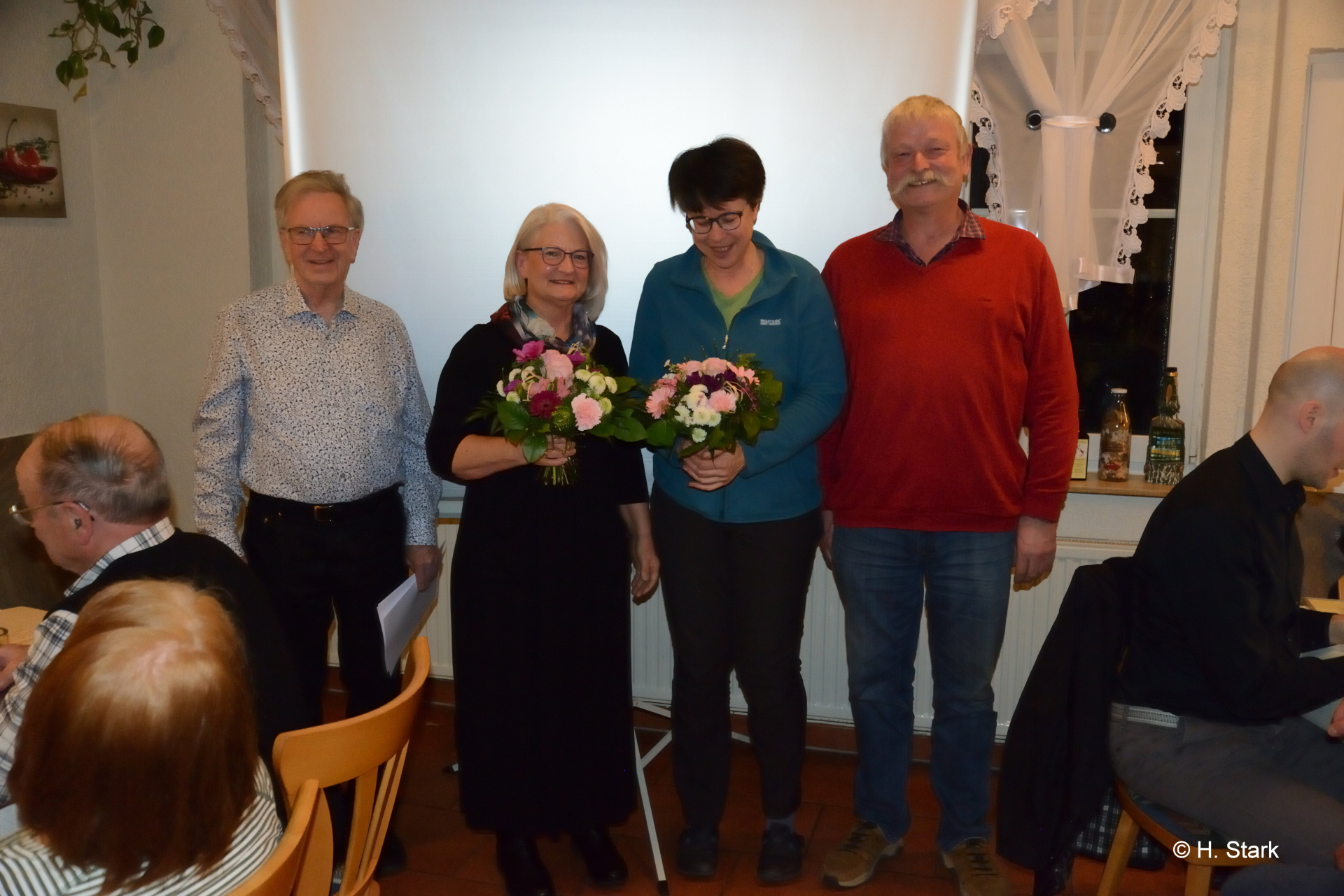 Danke an 2.v.l. Tamara Jelinek, 3. v.l. Anja Borcher-Loistl für die Verpflegung bei Arbeitseinsätzen