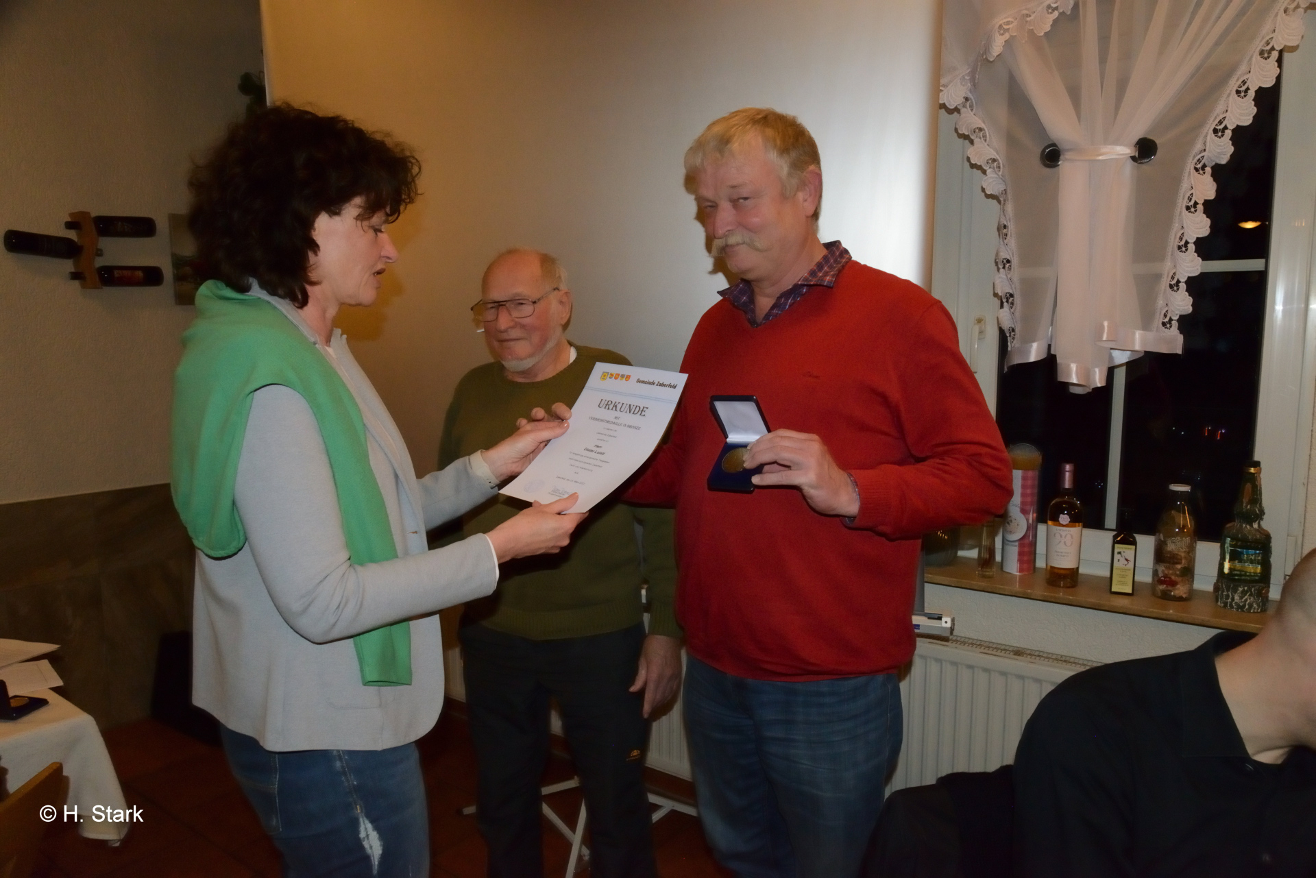 Die Verdienstmedaille in "Bronze" erhält Vorstandsprecher Dieter Loistl