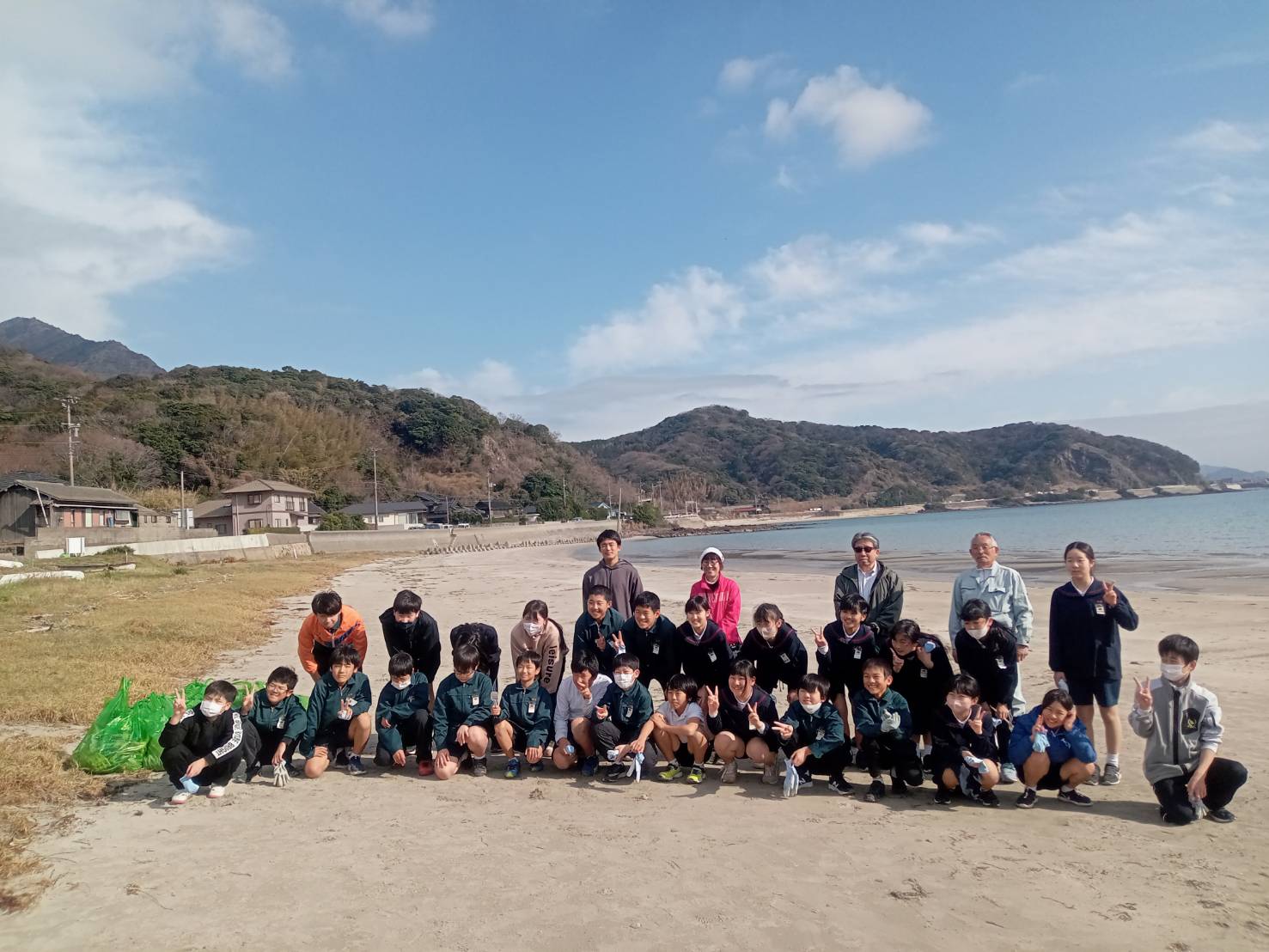 吉見小６年生と地域清掃をしました