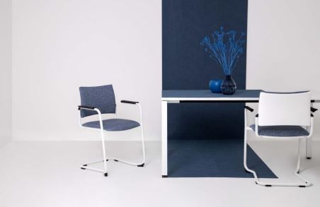 CS5040 de Nowystyl: la table qui fait de la place aux idées