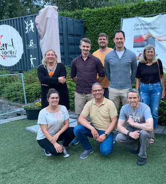 Vorstand des BSV Biebertal. Vorne v.l.n.r.: Anne Wilt, Oliver Manger, Guido Donat. Hinten v.l.n.r.: Melanie Richter, Dominik March, Michael Schad, David Schad, Renate Becker.