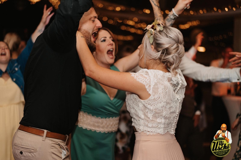 Heiraten heißt auch den Alltag vergessen. Ich sorge dafür, das sich jeder Gast wohl fühlt.