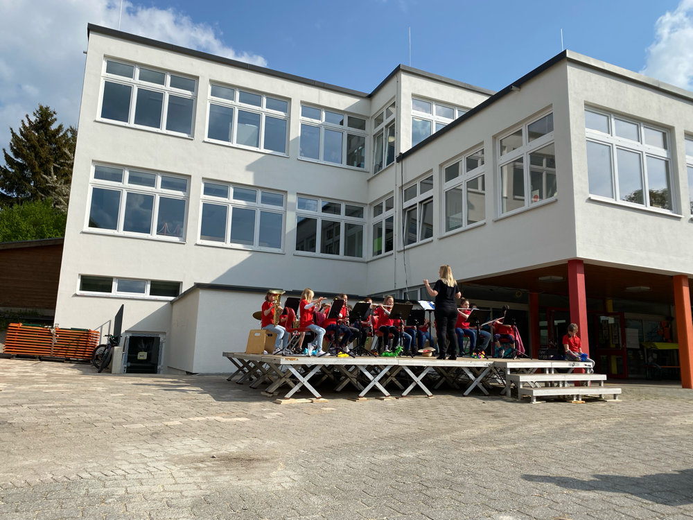Die Musikwerkstatt begrüßt die Besucher musikalisch...
