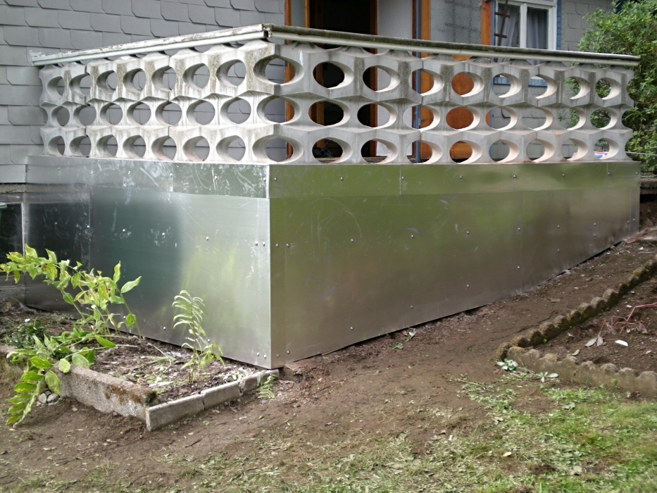 Aluminiumblechverkleidung einer Terrasse als Teil einer Komplettsanierung