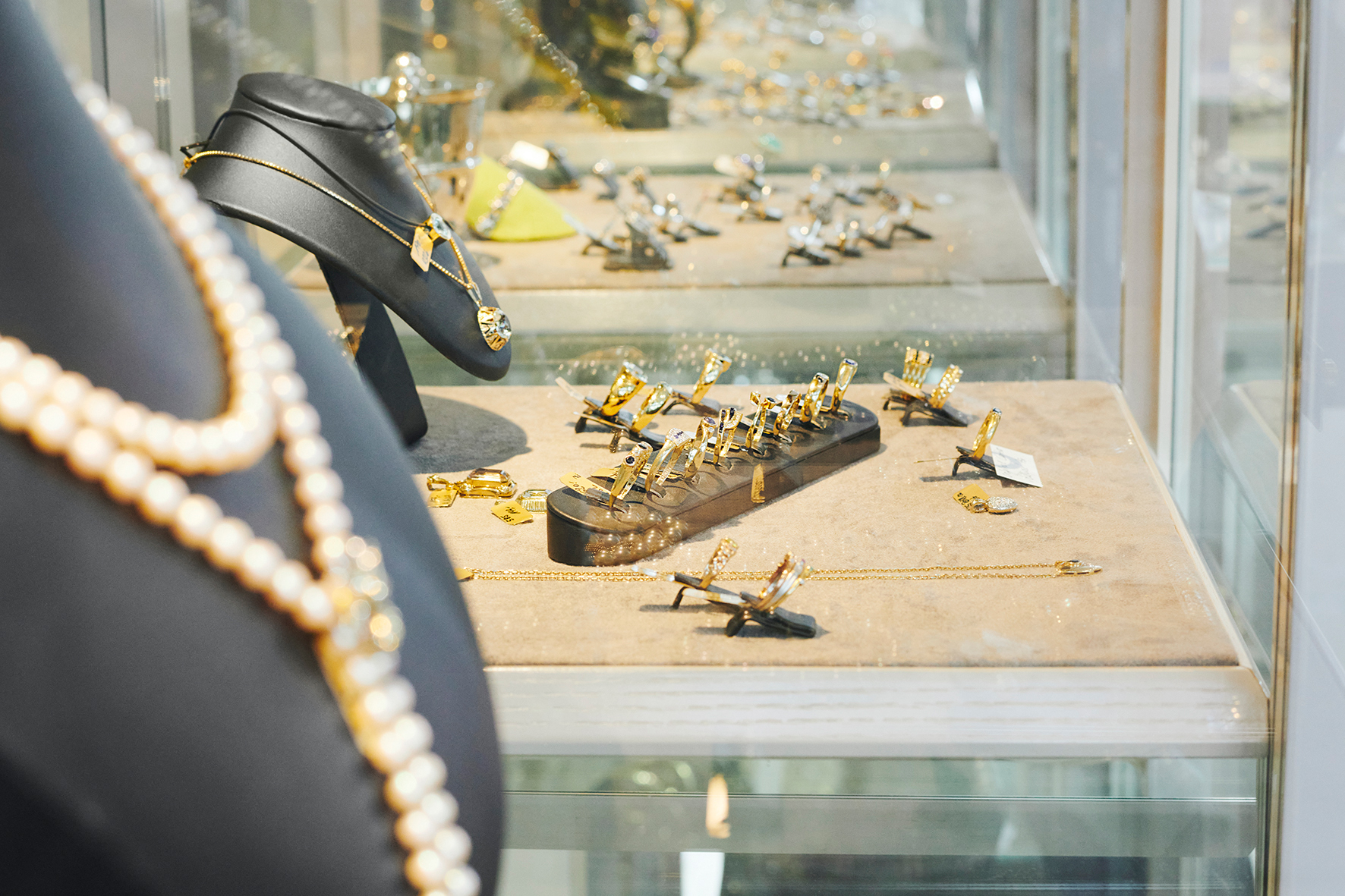 Silber, Gold und Platinschmuck vom Juwelier de Loewe