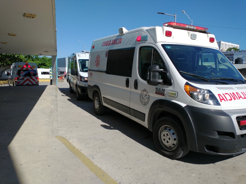 Unidades médicas son retenidas por el personal de urgencia del Hospital General.
