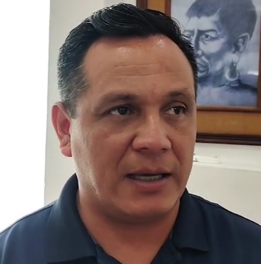 Director de Bomberos.- Yivi Méndez.