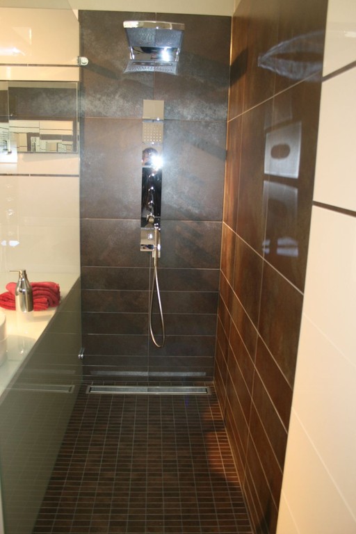 Badezimmer - Piastrella Kossak GmbH Fliesen Naturstein