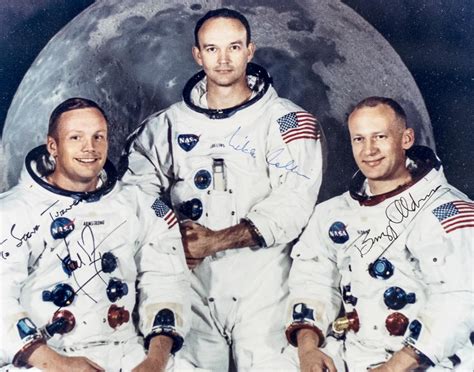 Neil Armstrong, Michael Collins (au centre), et Buzz Aldrin (à droite)