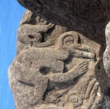 l'homme-oiseau sculpté sur l'île de Pâques