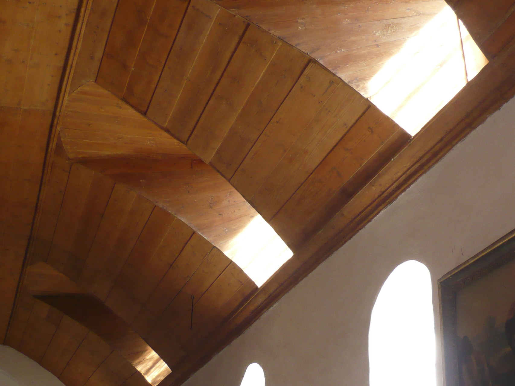 Kirchendecke vor der Sanierung