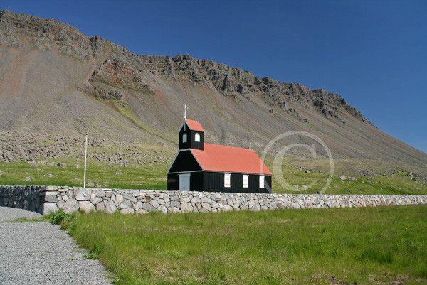 Kirche Saurbaer in der Raudisandur (roter Sand)