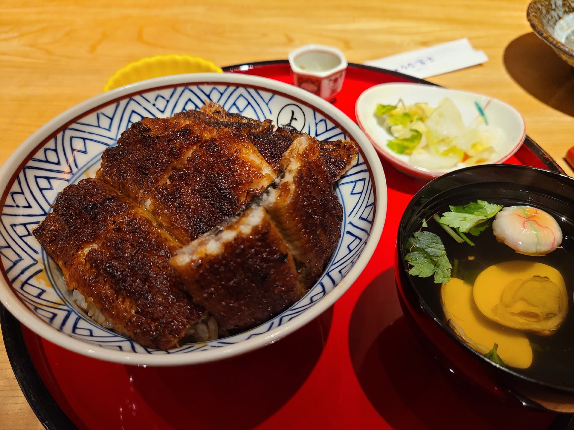 パリっと食感、うな富士のうなぎ丼