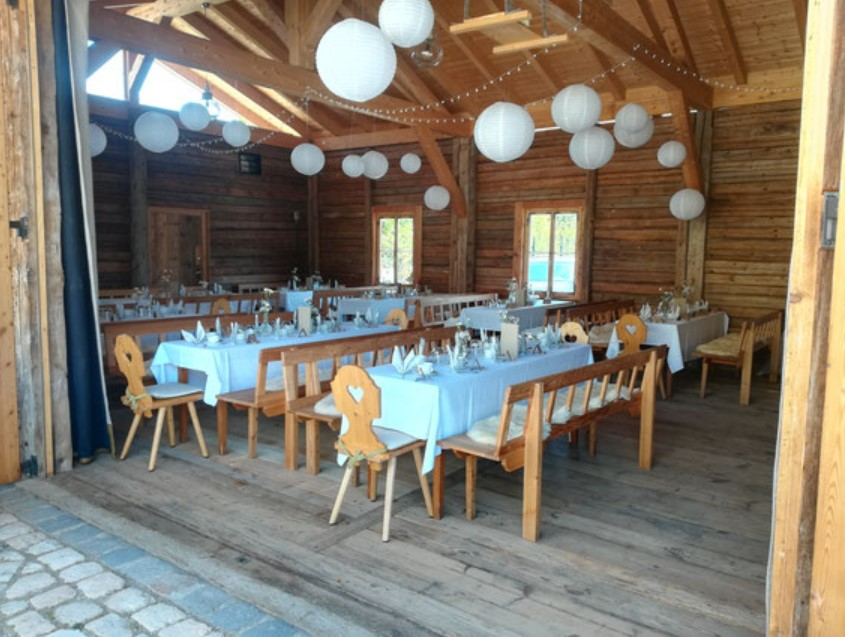 Hochzeit im Stadl beim Forstner